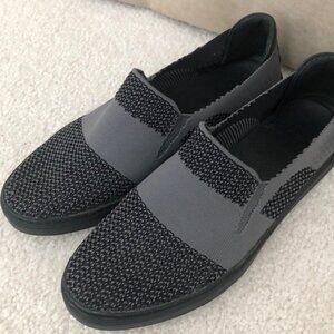 UGG Australia Women's Sammy Slip On Sneakers / Shoes in Black/Gray, Size 38 / 7